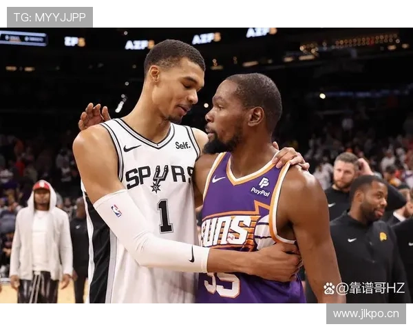 刷到凯文·杜兰特家里那一墙球鞋，我的房租都抬不起头了