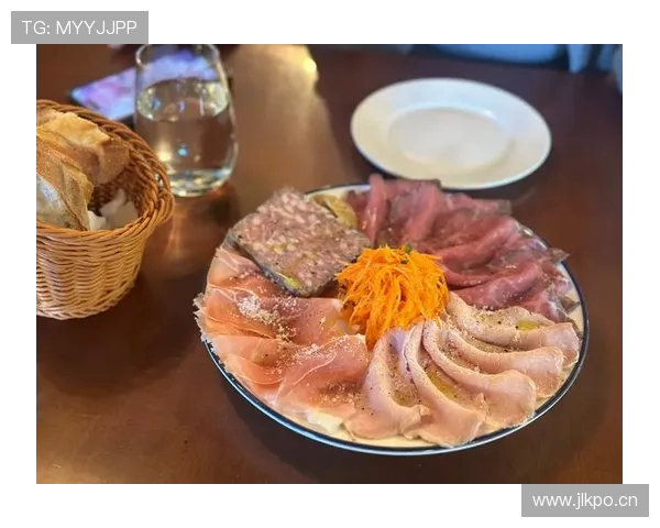 张琳芃家的狗都吃进口牛排