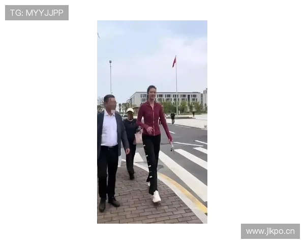 张常宁一张街拍，把运动员和贵妇合成了，差距感直接炸裂