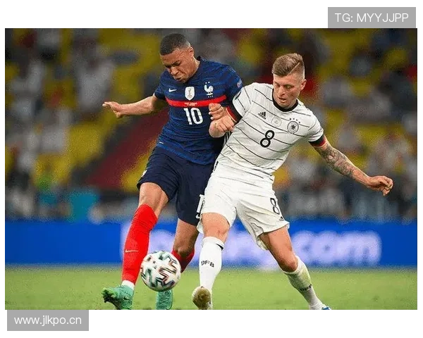 琼阿梅尼 vs 克罗斯：后腰出球能力与战术适配性对比